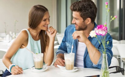 Как правильно пригласить незнакомую девушку на кофе: варианты и способы
