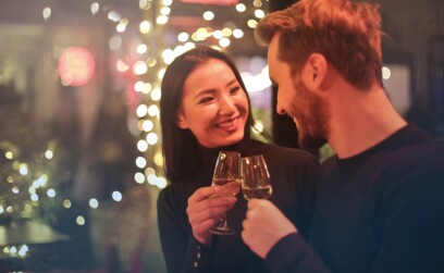 Как познакомиться с девушкой в столовой, кафе или ресторане, способы личного знакомства и с использованием персонала