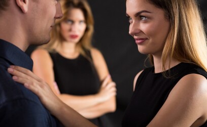 Как увести парня из отношений у другой девушки