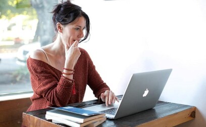 Мужчина на сайте знакомств просит электронную почту: основные причины и возможные действия