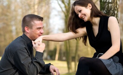 Женщина влюбляется в отношение к себе: что имеется ввиду, поведение