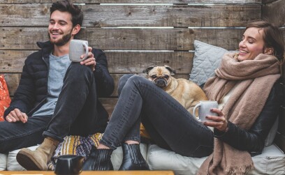 Мужчина намного младше женщины – особенности отношений