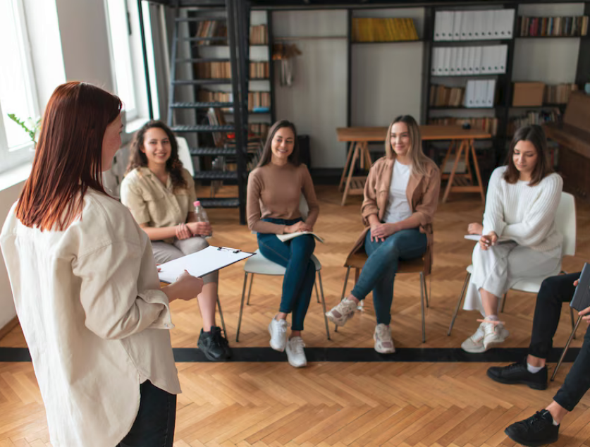 Женские тренинги: в чем секрет популярности и чем они опасны