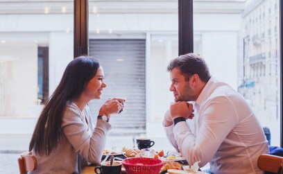 Мужчина не хочет афишировать отношения — причины и действия девушки