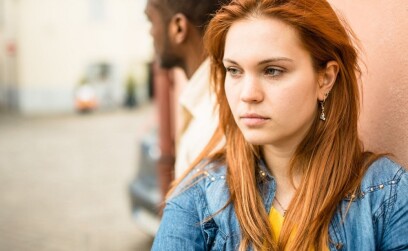 Женщина-социопат в отношениях: определение, причины, признаки и правила поведения