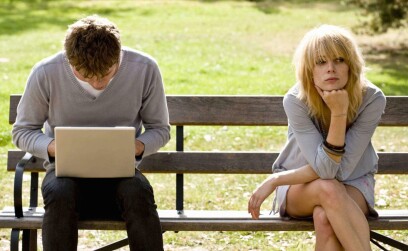 Стоит ли бить тревогу, если парень уделяет мало внимания в начале отношений