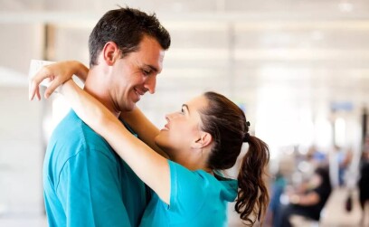 Стоить ли делать мужчине комплименты в начале отношений