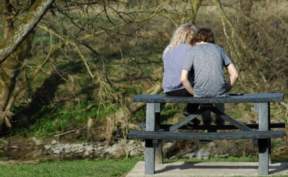 Способы как подкатить к девушке 14-17 лет: фразы и темы для разговоров