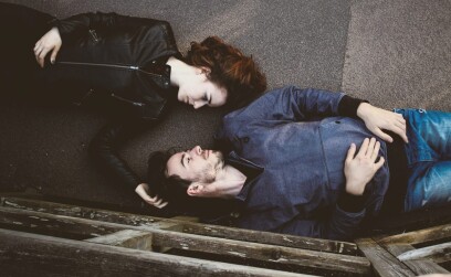 Привязанность к девушке в отношениях: признаки, отличие от любви и способы избегания привязанности