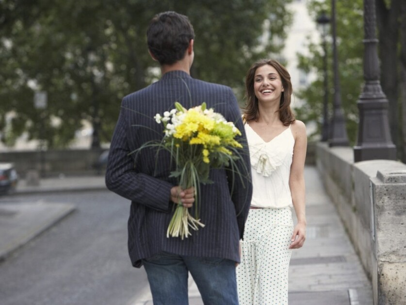 Почему мужчина не дарит цветы в начале отношений