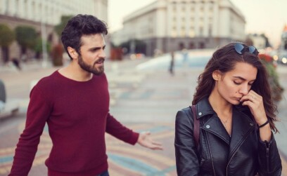 Женщина молча уходит из отношений