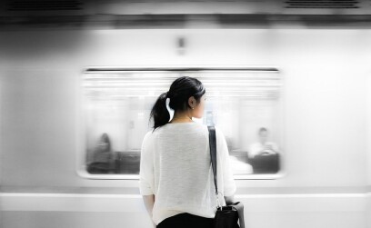 Как познакомиться с девушкой, которую увидел на остановке или в маршрутке, в автобусе