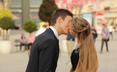 Поцелуй с другим парнем в отношениях: что делать