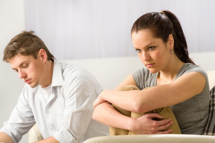 Тревожность в отношениях: определение, причины, симптомы и способы избавления от них