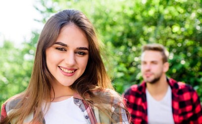 Девушка скрывает отношения с парнем от окружающих — почему так бывает и что делать в этой ситуации