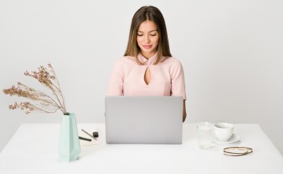 Статус на сайте знакомств для женщины со смыслом