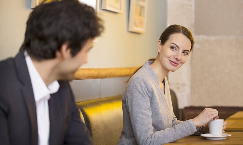 Почему мужчины обращают внимание, но не знакомятся: причины и способы исправления ситуации