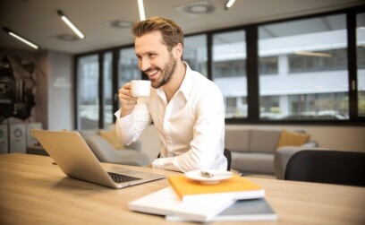 Что написать женщине при знакомстве в интернете: варианты переписки, лучшие примеры