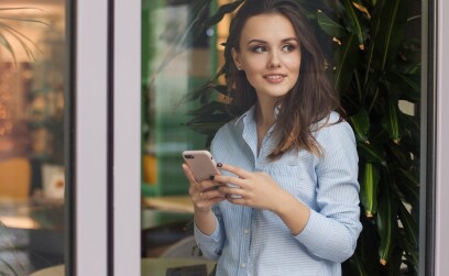 Определение возраста девушки на стадии знакомства